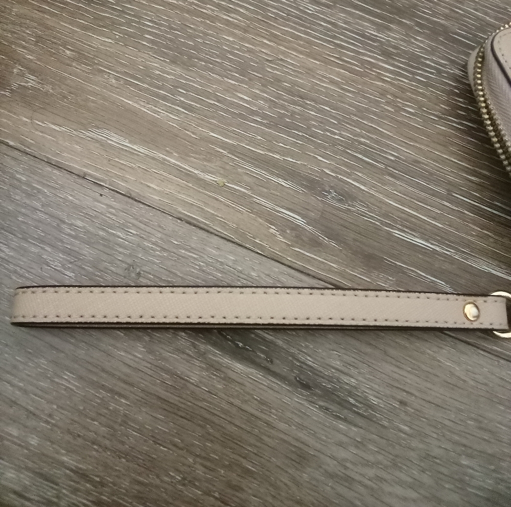 EUC: MICHAEL KORS, WRISTLET/ZIP-UP BLUSH COLOR WALLET! - Picture 10 of 16